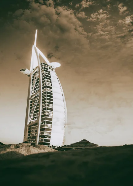 Dubai, uae - november 2015: burj al arab ist das symbol von dubai — Stockfoto
