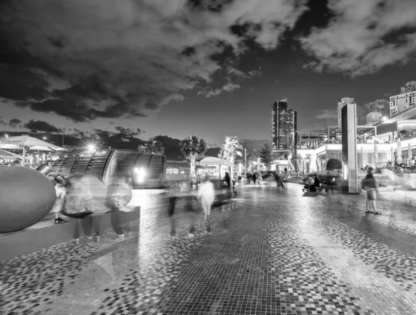 夜のドバイマリーナスカイライン — ストック写真