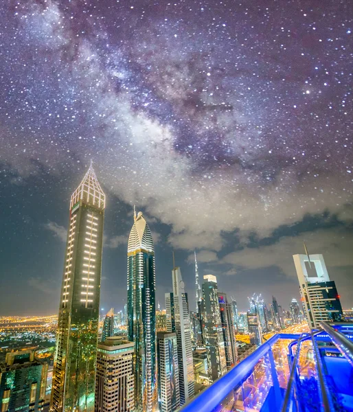 Verbazingwekkend uitzicht op de skyline van Downtown Dubai vanaf Sheikh Zayed — Stockfoto