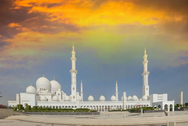 Панорама мечеті Скайх - Заєд на заході сонця, Уе — стокове фото
