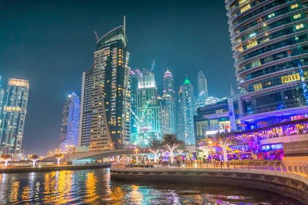 DUBAI, UAE - DECEMBER 5, 2016: Dubai Marina skyline at nightalon — Stock Photo, Image