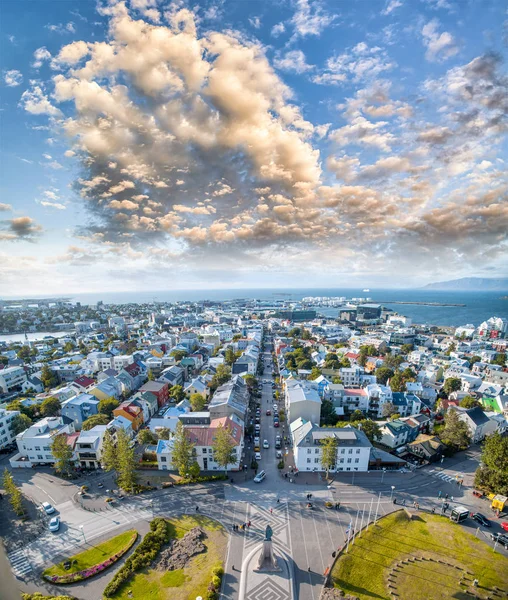 Stadt-Luftaufnahme von der Hallgrimskirkja in Reykjavik, Island — Stockfoto