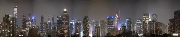 Skyline notturno panoramico di Midtown Manhattan di notte, New York — Foto Stock