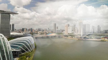 Singapur. Güneşli bir günde Marina Körfezi 'nin havadan görünüşü