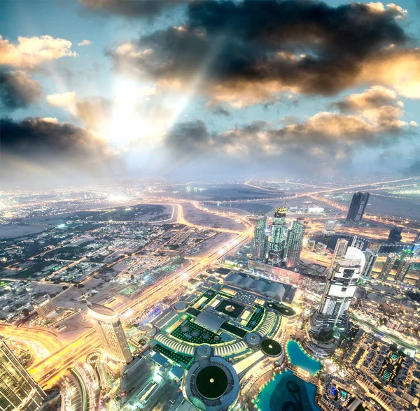迪拜全景天际线和日落时的建筑物 — 图库照片