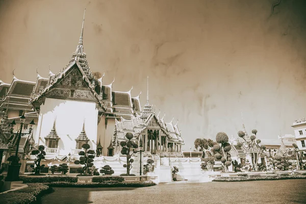 Het Grand Palace is een complex van gebouwen in het hart van Bangk — Stockfoto