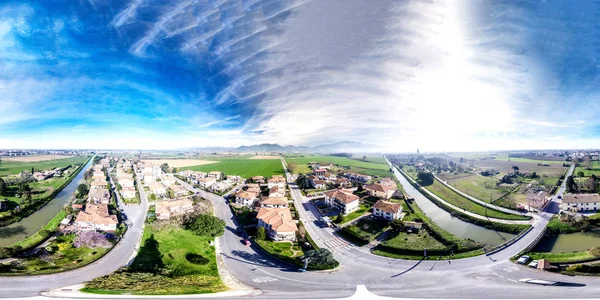 360 degrees image of italian town. Aerial view of countryside an — Stock Photo, Image