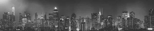 NUEVA YORK CITY - DICIEMBRE 2018: horizonte nocturno panorámico de Midtow — Foto de Stock