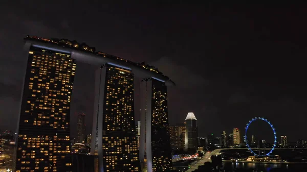 Singapur antenowa panorama w nocy — Zdjęcie stockowe