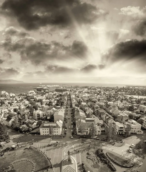 Flygfoto från Hallgrimskirkja i Reykjavik, Island — Stockfoto