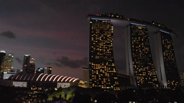 Singapur antenowa panorama w nocy — Zdjęcie stockowe