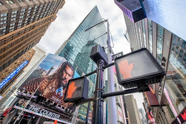 New York City - December 2018: Timessthe Street táblák és adve — Stock Fotó