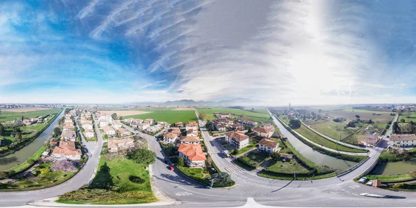360 stupňů obrazu italského města. Letecký pohled na krajinu — Stock fotografie
