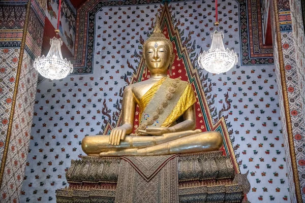 Statua di Buddha nel tempio, Wat Arun, Bangkok — Foto Stock