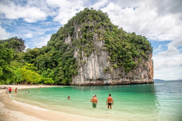 Hong Island, Thajsko - 17. prosince 2019: Turisté navštíví Hong I — Stock fotografie