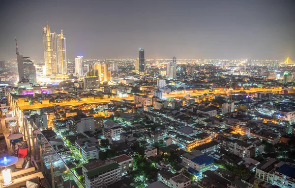 Vue aérienne de nuit du centre-ville de Bangkok, Thaïlande — Photo