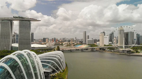 SINGAPOUR - 1er JANVIER 2020 : Vue aérienne de la région de Marina Bay sur un — Photo