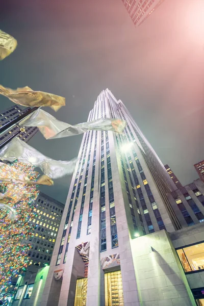 NUEVA YORK CITY - DICIEMBRE 2018: Centro Rockefeller por la noche en wi —  Fotos de Stock