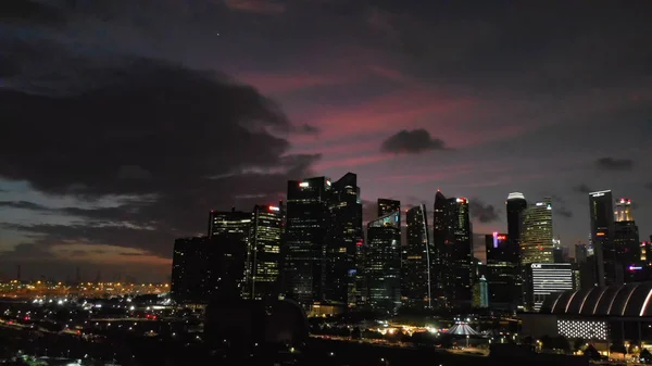 Línea aérea de Singapur por la noche — Foto de Stock