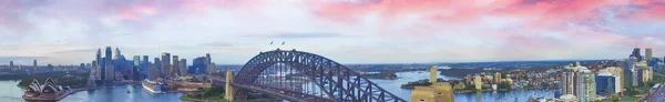 Sydney Harbour Bridge ao pôr-do-sol, vista do céu — Fotografia de Stock