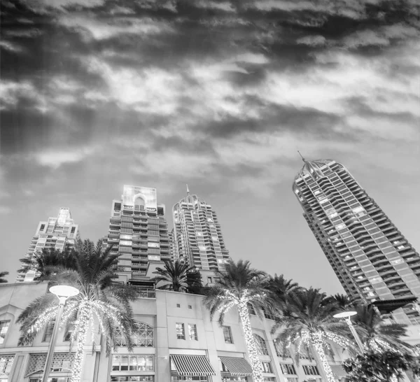 Skyline des Jachthafens Dubai bei Sonnenuntergang, VAE — Stockfoto