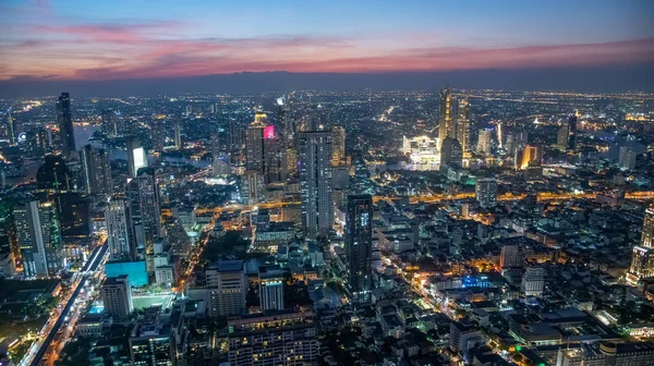 Letecký západ slunce pohled na moderní panorama Bangkoku, Thajsko — Stock fotografie