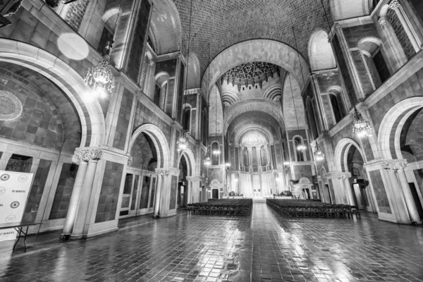 纽约市- 2018年12月：圣巴托罗默斯教堂内部w — 图库照片