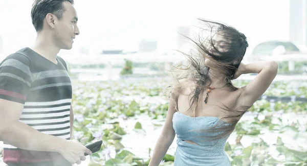 Asian couple making acquaintance relaxing along the city — Stock Photo, Image