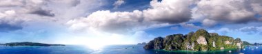 Monkey Beach panoramik hava manzarası, Phi Phi Adaları, Tayland