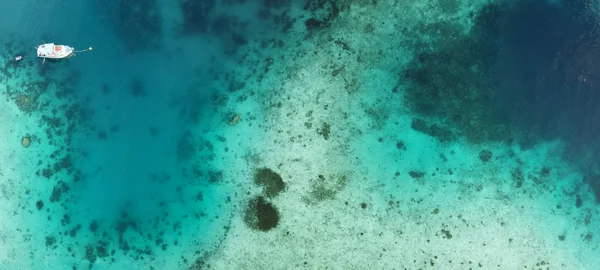 Vista aérea aérea del colorido arrecife de coral — Foto de Stock