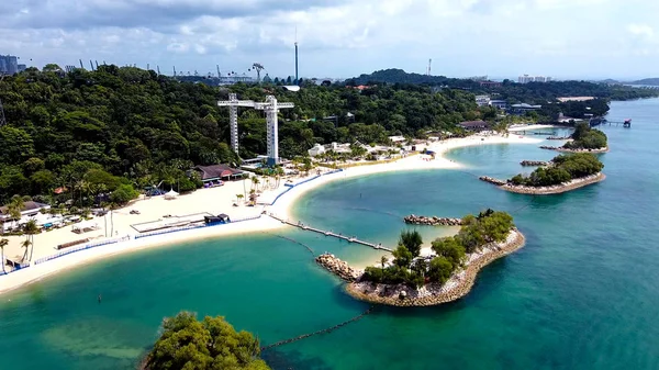 Bella vista aerea dell'isola Sentosa e della spiaggia di Siloso, Singap — Foto Stock