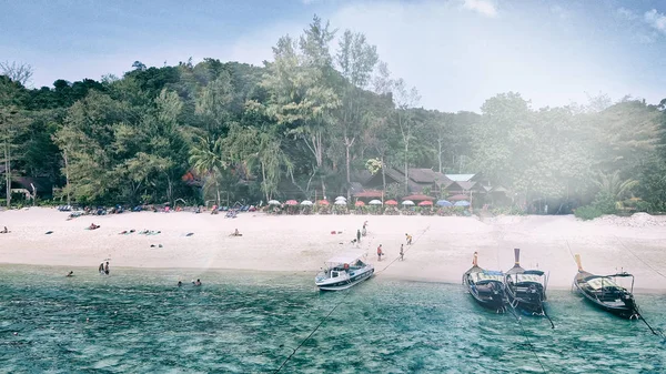 Thailandia lunga coda e motoscafo thai a Phuket spiaggia, beautifu — Foto Stock