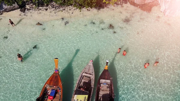 Overhead aerial view of Long Tail Boats in Thailand — Stock Photo, Image