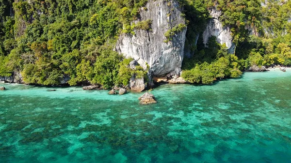 Monkey Beach panoramic aerial view in Phi Phi Don, Thailand — Stock Photo, Image