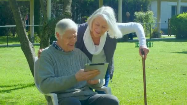 Záběry Starších Lidí Trávících Čas Domově Důchodců — Stock video