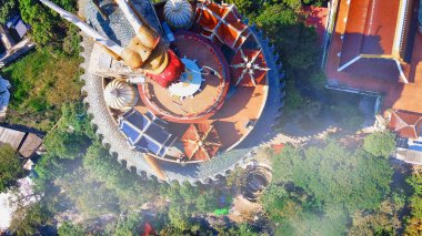 Sam Phran Distr 'deki Wat Samphran Dragon Tapınağı' nın havadan görüntüsü.