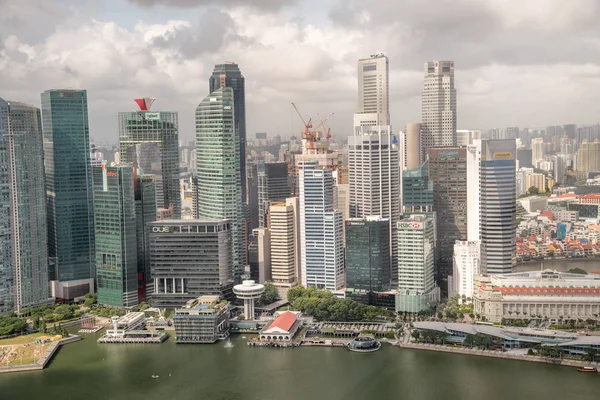 シンガポール- 2020年1月2日:ダウンタウンの高層ビルの空中スカイライン — ストック写真