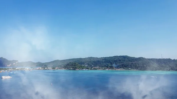 Phi Phi Don, Tayland 'da Maymun Sahili panoramik hava manzarası — Stok fotoğraf