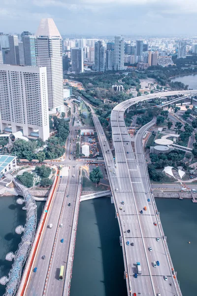 SINGAPORE - JANUARY 2, 2020：Aerial skyline of downtown skyscrap — 图库照片