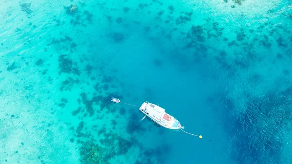 Vista aérea aérea del colorido arrecife de coral — Foto de Stock