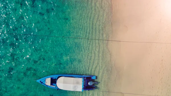타이 푸 켓 해변에 있는 긴꼬리와 빠른 배타 이, 미 드 푸 — 스톡 사진