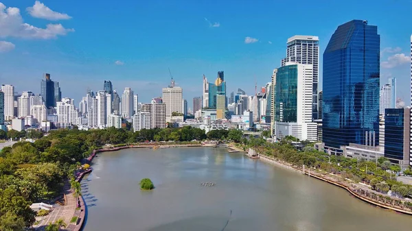 Vista panorámica aérea del horizonte de Bangkok desde el Parque Benjakitti — Foto de Stock