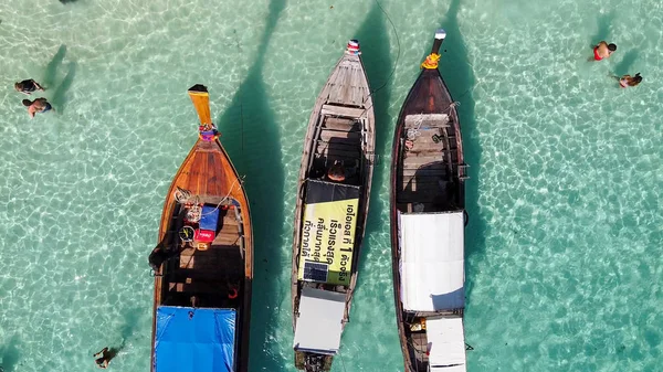 タイのロングテールボートの上空からの眺め — ストック写真