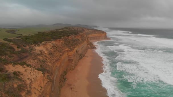 Imágenes Aéreas Escénicas Hermosa Orilla Del Mar Día Soleado — Vídeos de Stock