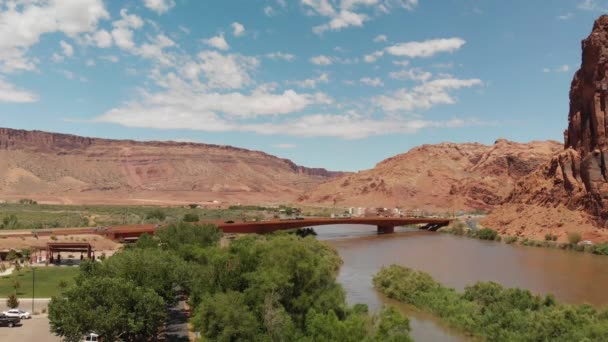 Colorado River Nära Moab Utah Bågar National Park Gateway Antenn — Stockvideo