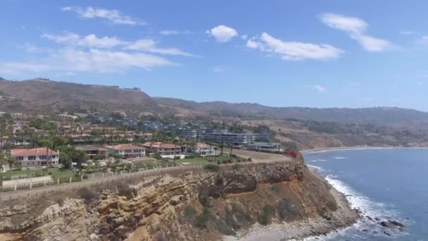 Güneşli Bir Günde Güzel Deniz Kıyısının Manzaralı Görüntüleri — Stok video