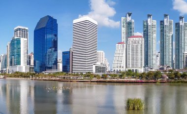 Bangkok 'un Benjakitti Parkı' ndan gökyüzü manzarası