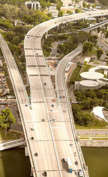 싱가포르, 도시를 가로지르는 주요 도로의 공중 급경사 — 스톡 사진
