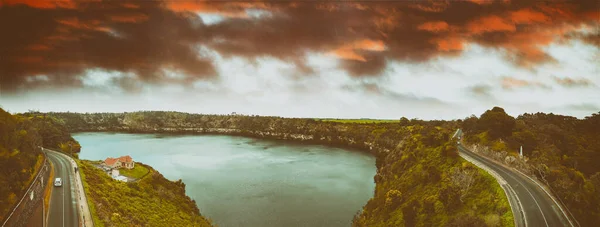 Gyönyörű kilátás nyílik a Blue Lake Mount Gambier, Ausztrália — Stock Fotó