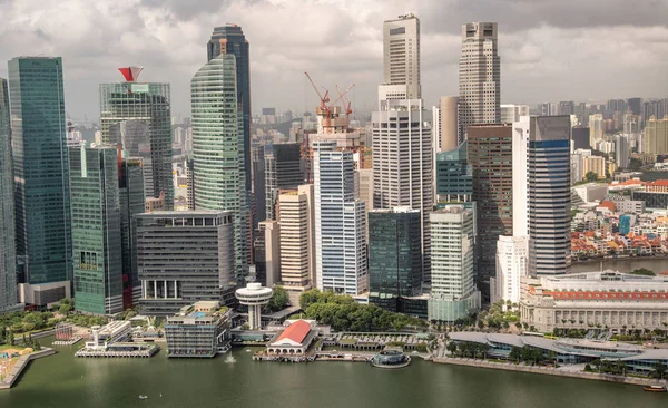 Aerial skyline of downtown skyscrapers in Singapore – stockfoto